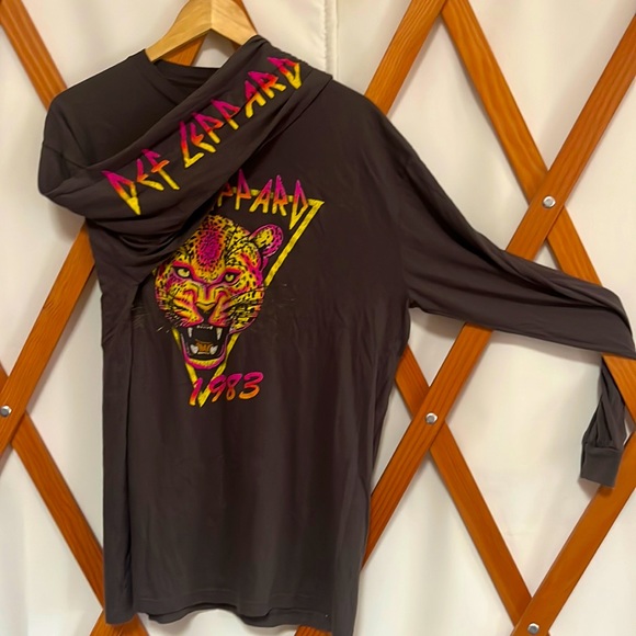 Def Leopard Vintage 1983 design, neon colors Long sleeve shirt men sz L unisex - Picture 3 of 6